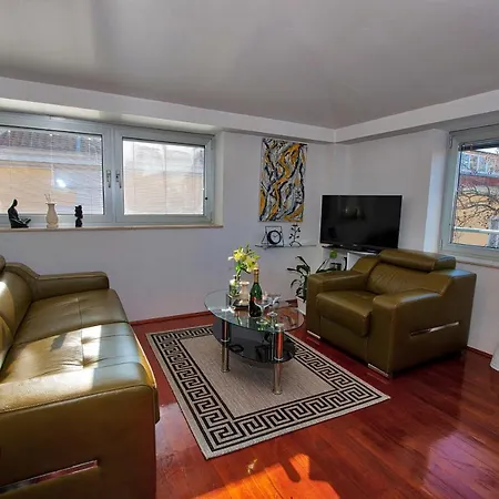 Appartement Delfina 2 *